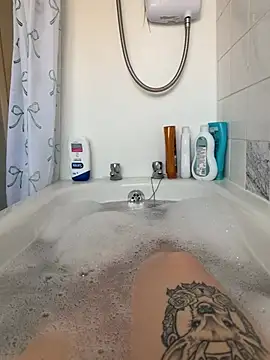 Snapshot of BeeMay22 chatting on March 15, 10:43 am BeeMay22 online show from March 15, 10:43 am