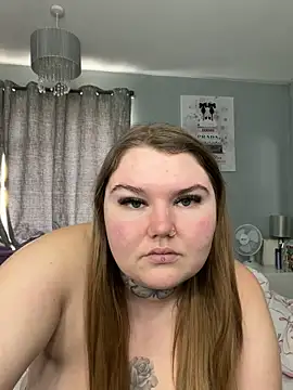 Snapshot of BeeMay22 chatting on April 1, 8:48 am BeeMay22 online show from April 1, 8:48 am