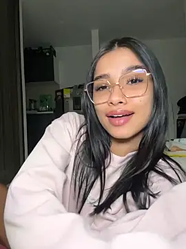 Snapshot of Bella_Smithe chatting on March 8, 12:42 pm Bella Smithe online show from March 8, 12:42 pm