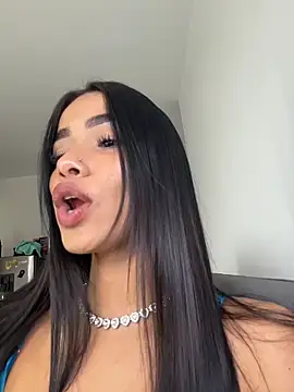 Snapshot of Bella_Smithe chatting on March 23, 2:43 pm Bella Smithe online show from March 23, 2:43 pm