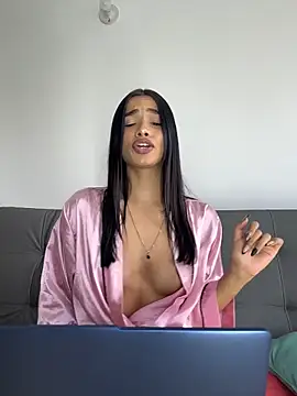 Snapshot of Bella_Smithe chatting on April 10, 2:22 pm Bella Smithe online show from April 10, 2:22 pm