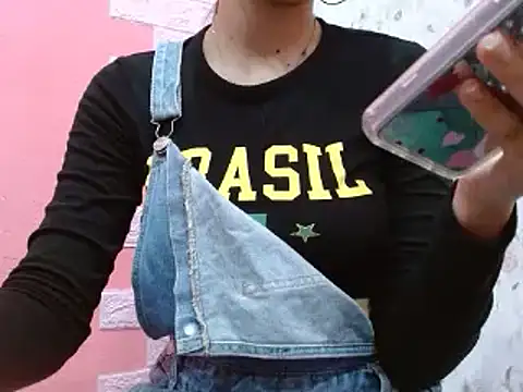 Snapshot of lolit_cat chatting on March 22, 12:47 am lolit cat online show from March 22, 12:47 am