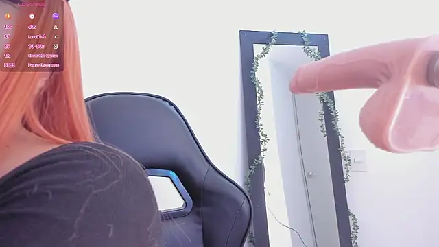 Snapshot of Kloeraize chatting on March 4, 11:55 pm Kloeraize online show from March 4, 11:55 pm