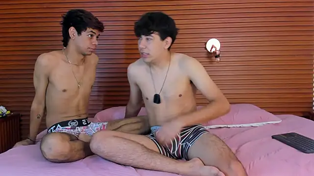 Snapshot of peakk_twiinns chatting on March 11, 11:27 am peakk twiinns online show from March 11, 11:27 am