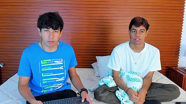 Snapshot of peakk_twiinns chatting on March 24, 11:26 am peakk twiinns online show from March 24, 11:26 am