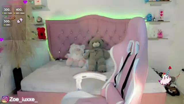 Snapshot of Zoe_Luxxe_ chatting on March 15, 9:10 pm Zoe Luxxe online show from March 15, 9:10 pm