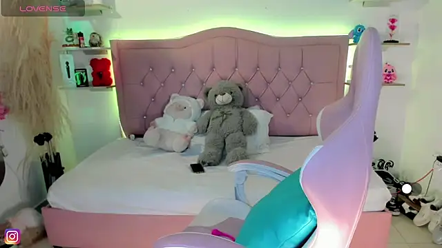 Snapshot of Zoe_Luxxe_ chatting on March 19, 11:09 pm Zoe Luxxe online show from March 19, 11:09 pm