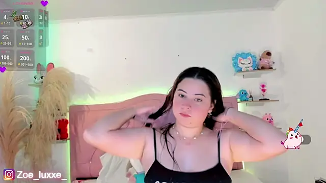 Snapshot of Zoe_Luxxe_ chatting on April 18, 9:04 pm Zoe Luxxe online show from April 18, 9:04 pm