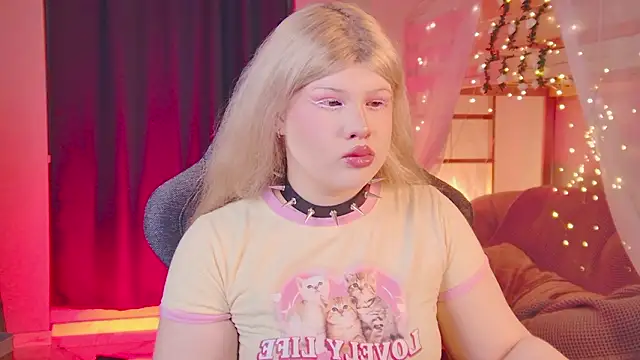 Snapshot of LilithNlsn chatting on March 6, 8:44 am LilithNlsn online show from March 6, 8:44 am