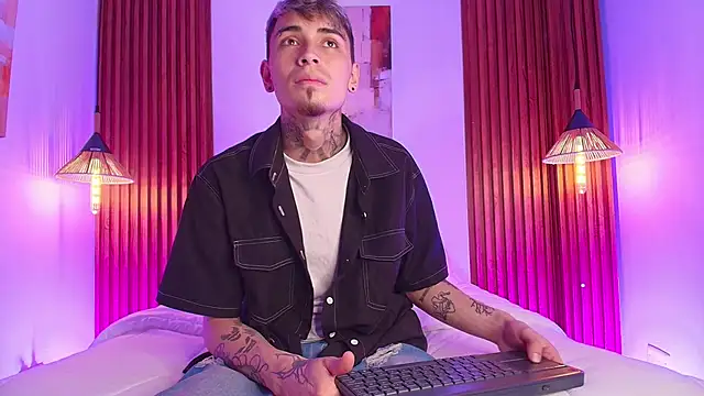 Max Hader  online show from March 12, 2:50 am