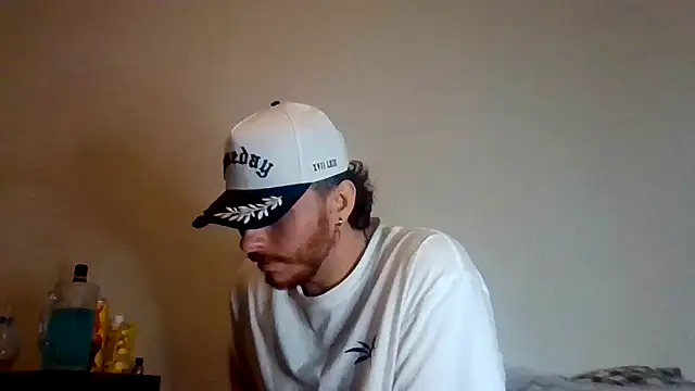 Snapshot of TallHungandCloudy69 chatting on April 1, 1:41 pm TallHungandCloudy69 online show from April 1, 1:41 pm