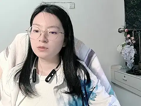 Snapshot of Eeya-36 chatting on April 1, 12:39 pm Eeya-36 online show from April 1, 12:39 pm