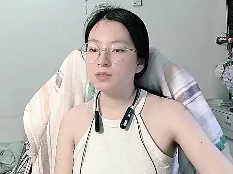 Snapshot of Eeya-36 chatting on April 1, 1:41 pm Eeya-36 online show from April 1, 1:41 pm