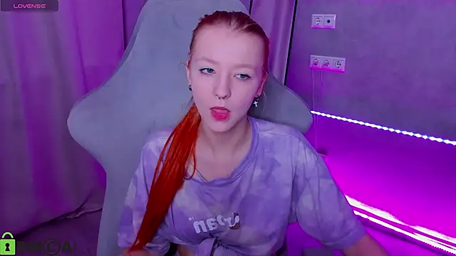 Emma Dusk online show from May 8, 1:00 am