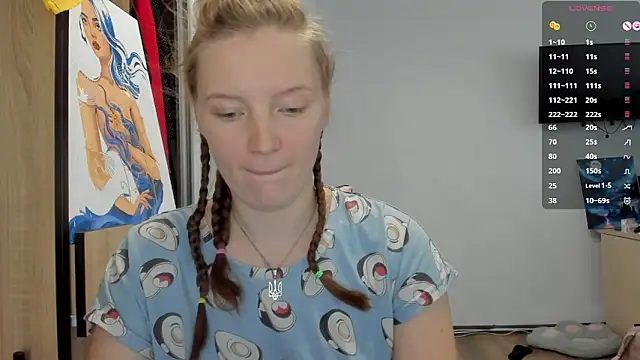 Snapshot of Mary_Blu chatting on October 6, 9:07 am Mary Blu online show from October 6, 9:07 am