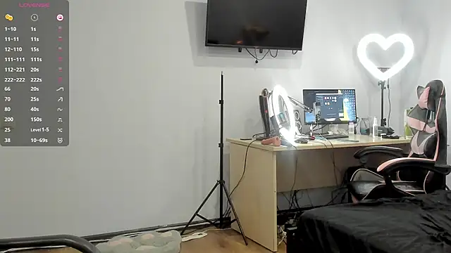 Snapshot of Mary_Blu chatting on October 10, 10:03 am Mary Blu online show from October 10, 10:03 am