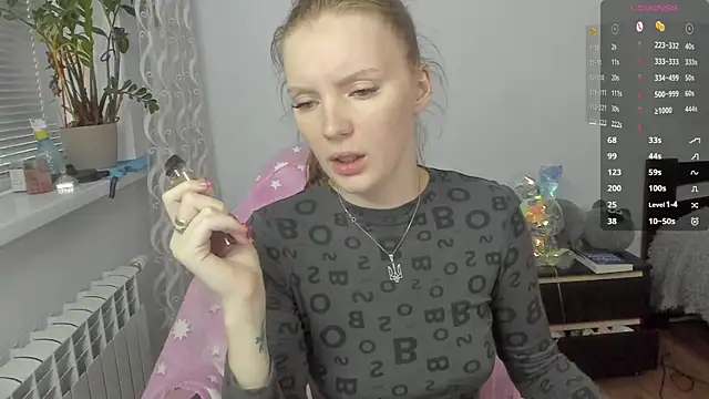 Snapshot of Mary_Blu chatting on October 27, 9:46 am Mary Blu online show from October 27, 9:46 am