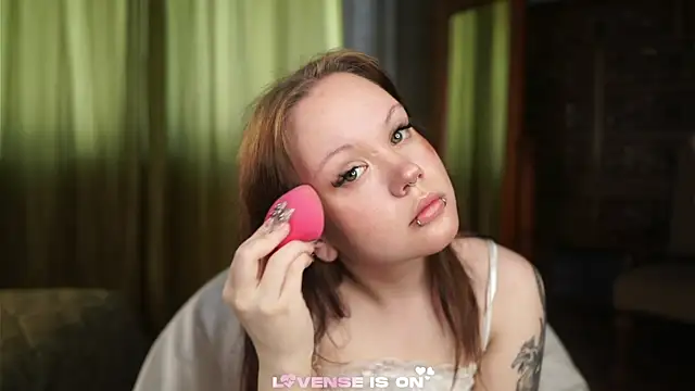 LeahAllsop online show from May 8, 2:39 am
