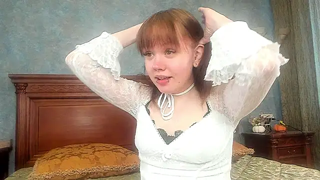 LeahAllsop online show from May 15, 2:51 am