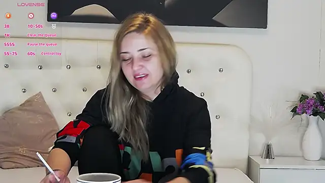 MellanieBliss online show from April 3, 4:21 am