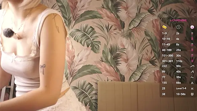 Snapshot of MarjoryHowlingwolf chatting on March 16, 4:33 pm MarjoryHowlingwolf online show from March 16, 4:33 pm