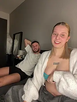 Snapshot of SecretLnkd chatting on March 5, 9:22 pm SecretLnkd online show from March 5, 9:22 pm