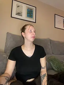 Snapshot of SecretLnkd chatting on March 9, 9:41 pm SecretLnkd online show from March 9, 9:41 pm