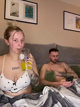 Snapshot of SecretLnkd chatting on March 18, 7:28 pm SecretLnkd online show from March 18, 7:28 pm