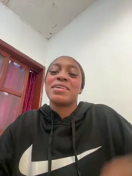 Snapshot of LiaTrainor chatting on March 12, 12:44 pm LiaTrainor online show from March 12, 12:44 pm