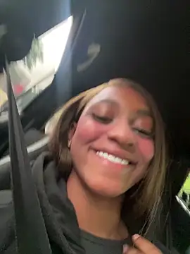 Snapshot of LiaTrainor chatting on March 18, 12:30 pm LiaTrainor online show from March 18, 12:30 pm