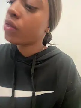 Snapshot of LiaTrainor chatting on April 1, 12:28 pm LiaTrainor online show from April 1, 12:28 pm