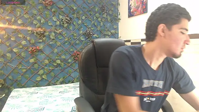 Snapshot of Roccoallegeri chatting on April 1, 12:50 pm Roccoallegeri online show from April 1, 12:50 pm