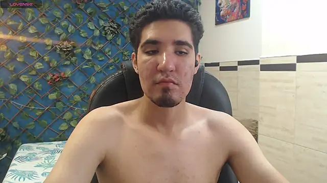 Snapshot of Roccoallegeri chatting on April 1, 1:41 pm Roccoallegeri online show from April 1, 1:41 pm