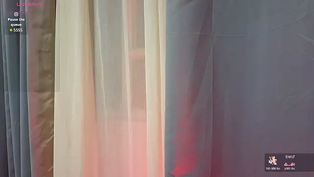 Snapshot of Emma_Revees chatting on March 31, 5:41 am Emma Revees online show from March 31, 5:41 am