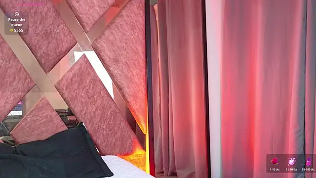 Snapshot of Emma_Revees chatting on April 4, 3:38 am Emma Revees online show from April 4, 3:38 am