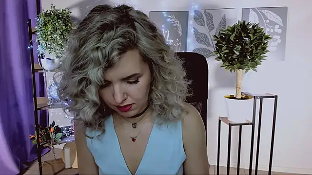 AliceSmite online show from April 10, 2:55 pm