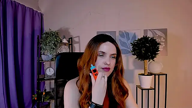 AliceSmite online show from May 17, 1:29 pm