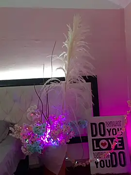 Snapshot of Emily_Roussee chatting on March 24, 11:37 am Emily Roussee online show from March 24, 11:37 am