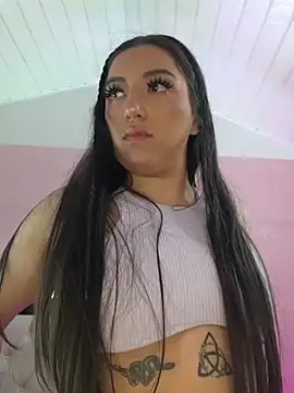 Snapshot of Emily_Roussee chatting on April 1, 11:44 am Emily Roussee online show from April 1, 11:44 am