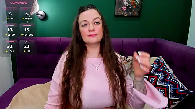 Snapshot of Charlottecurvyy chatting on March 13, 1:34 am Charlottecurvyy online show from March 13, 1:34 am