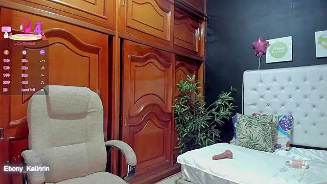 Snapshot of ebony_katterin chatting on March 6, 11:06 am ebony katterin online show from March 6, 11:06 am