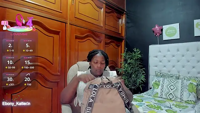 Snapshot of ebony_katterin chatting on April 16, 11:44 am ebony katterin online show from April 16, 11:44 am