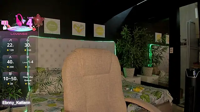 Snapshot of ebony_katterin chatting on April 17, 12:19 pm ebony katterin online show from April 17, 12:19 pm