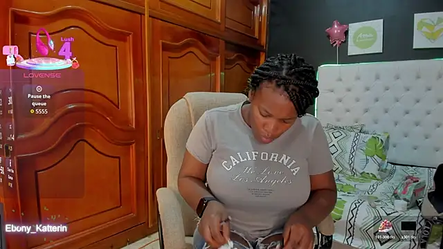 Snapshot of ebony_katterin chatting on April 20, 11:13 am ebony katterin online show from April 20, 11:13 am
