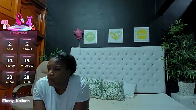 Snapshot of ebony_katterin chatting on May 8, 11:15 am ebony katterin online show from May 8, 11:15 am