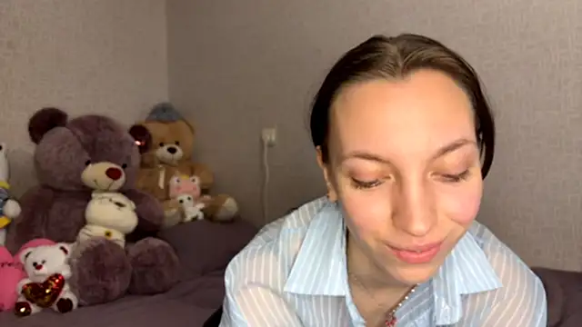 Snapshot of YangReifer chatting on March 28, 8:19 pm YangReifer online show from March 28, 8:19 pm