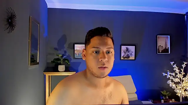 Snapshot of Akon_2XXX chatting on March 27, 6:18 pm Akon 2XXX online show from March 27, 6:18 pm