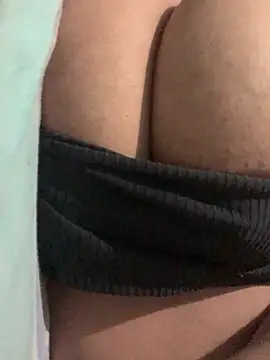 Snapshot of Cecilia_23 chatting on April 4, 7:28 am Cecilia 23 online show from April 4, 7:28 am