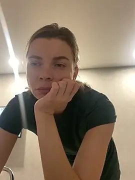 Snapshot of Luna2547 chatting on March 7, 10:29 pm Luna2547 online show from March 7, 10:29 pm