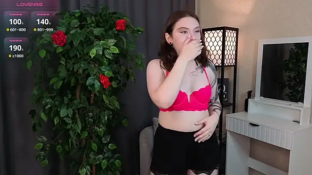 BreannaBuczak online show from May 8, 1:44 am